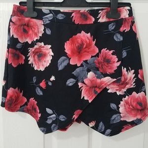 NWOT Boohoo Floral Shorts
